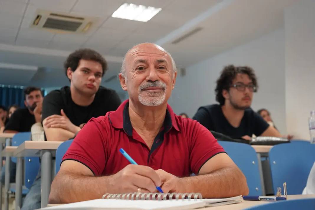 63 Yaşında Üniversite Sıralarına Döndü! 4